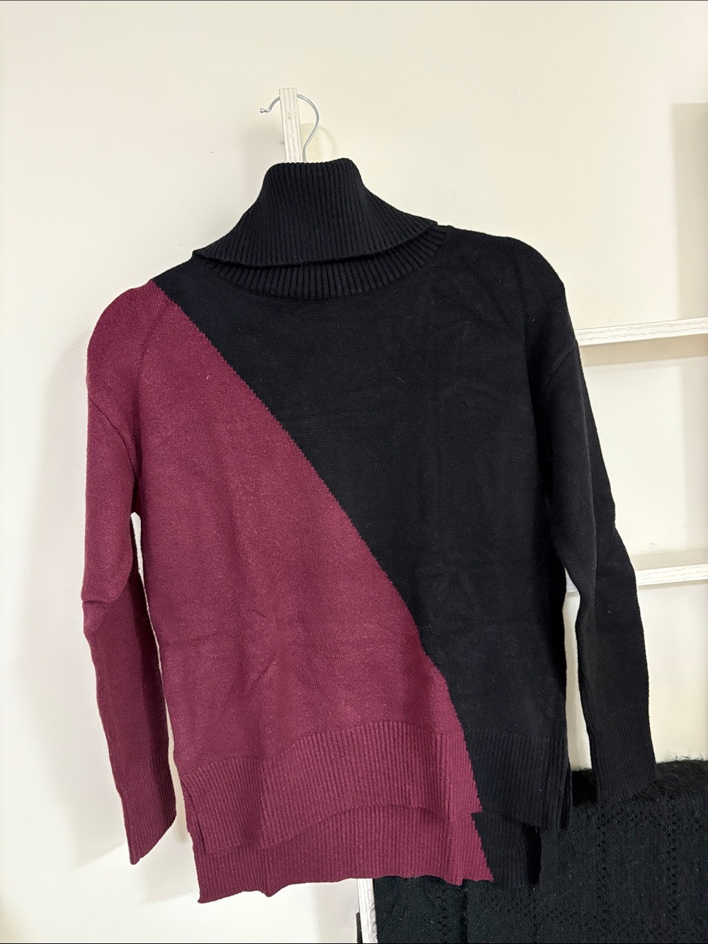 Ellen Tracy Diagonal Colorblock Turtleneck Sweater - Black & Burgundy